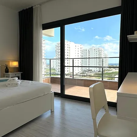 Caesar & Collection Pools & Long Family Bedroom דירה *