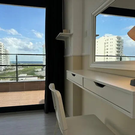 Caesar & Collection Pools & Long Family Bedroom דירה
