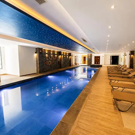 Caesar & Collection Pools & Long Family Bedroom *