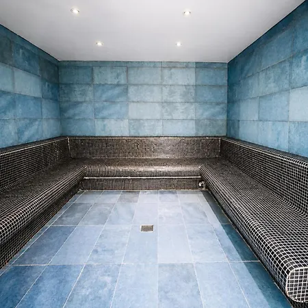 Caesar & Collection Pools & Long Family Bedroom דירה *